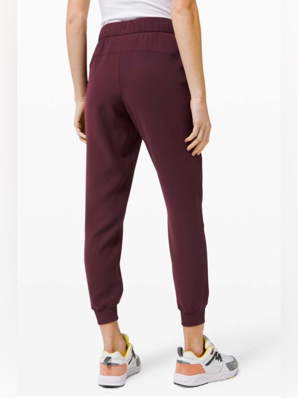 Lululemon On the Fly Jogger *Woven
Cassis- size 2, like new!!